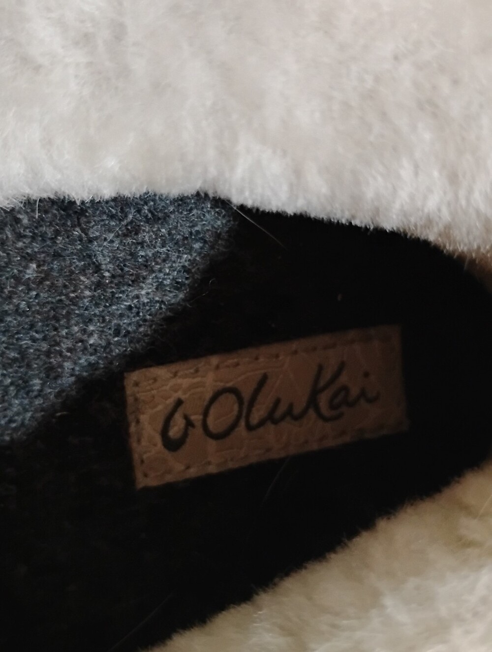 OluKai Women's Ku'una Silver Nubuck Leather Slippers with Soft Shearling Size 8 - Picture 3 of 5